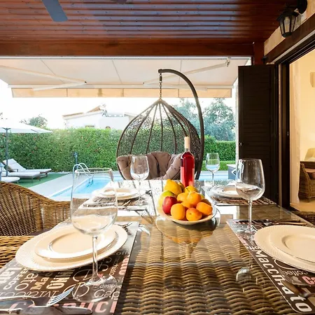 Elysia - Seaview With Private Pool, Garden, Panoramic Roof Terrace And 3-min Walk To Sea Argaka