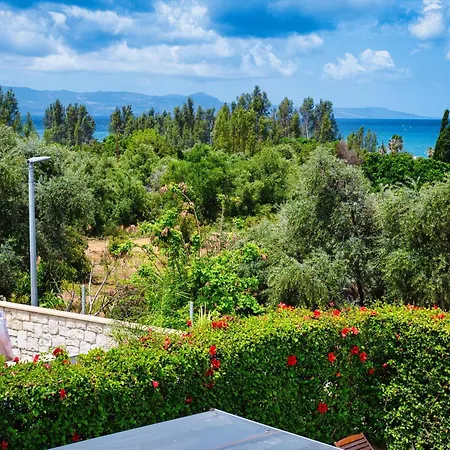 Elysia - Seaview With Private Pool, Garden, Panoramic Roof Terrace And 3-min Walk To Sea Argaka