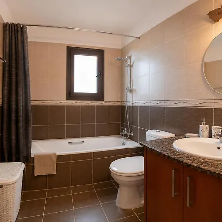 Elysia - Seaview With Private Pool, Garden, Panoramic Roof Terrace And 3-min Walk To Sea Argaka